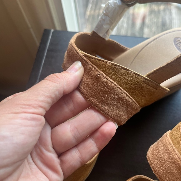 Tan low wedge Dr Scholl’s sandals NWOT - Picture 7 of 10